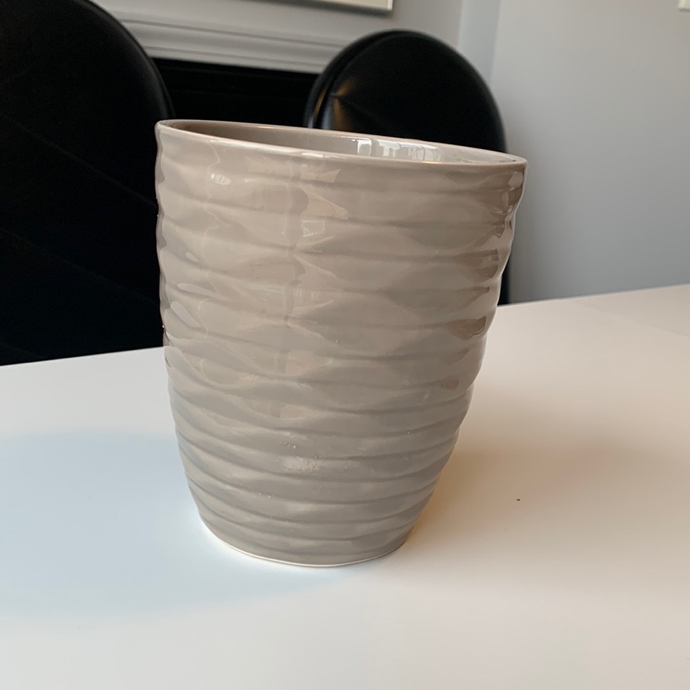 NWT grey flower 🌺 pot